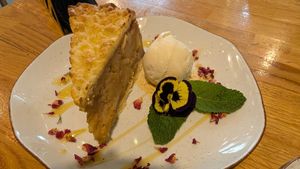 Apple pie at Pierwszy Stopien in Krakow