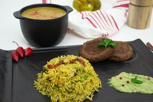 Spinach soup  / rice with lentil bun vegetables at GreenAware in Timisoara