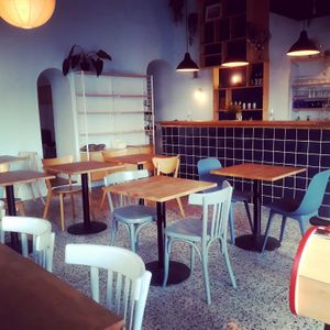 The main room (there is a second one smaller) with music and free wifi at HAILO in Marseille