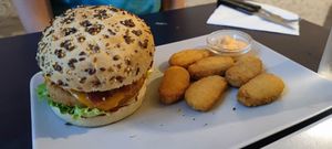 Like chicken burger with nuggets at HAILO in Marseille