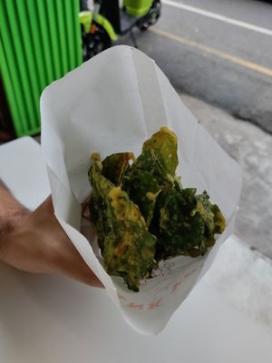 Fried sweet potato leaves! at Gugu Shushu - 菇菇薯薯全素炸物店  in Tainan