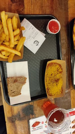 Vegane Currywurst - 8,90 € - Stufe 2 Schärfegrad at My Currywurst in Stuttgart