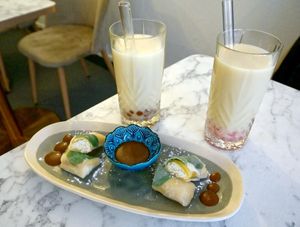 Mango/Coconut spring rolls + Bubble Tea at Bulle in Paris