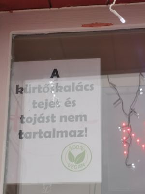 The vegan sign at Royal Street Food - Kürtőskalács in Tatabanya