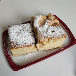 Banana (left) and apple (right) at Maspinzelo in Cologne