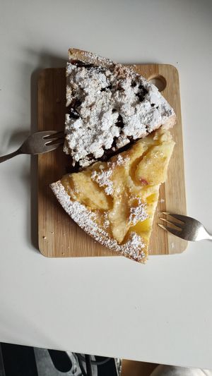 Apple-custard/plum at Maspinzelo in Cologne