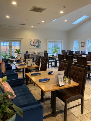 Dining room at Sand Pebbles in Aurora
