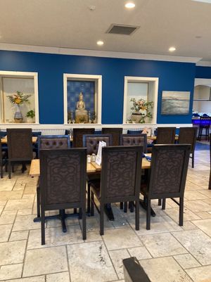 Dining room at Sand Pebbles in Aurora