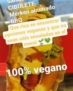 Completo 
Champiñon 
Tomate
Palta
Salsa Americana
chucrut
Aderezo vegetal at Chilotita in Malalcahuello