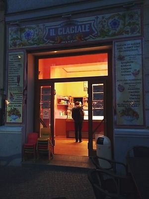 The ice cream parlour, even lures you in after sunset ;) at Il Glaciale in Berlin