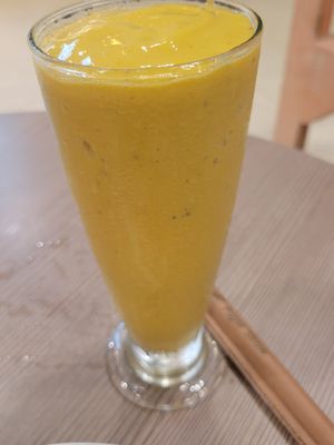 Mango smoothie at ANNIE Sweetery & Eatery in Koh Samui