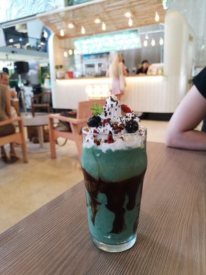 Mermaid tears Smoothie at ANNIE Sweetery & Eatery in Koh Samui