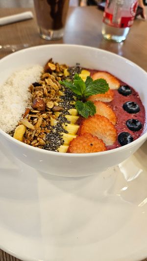 Smoothie bowl at ANNIE Sweetery & Eatery in Koh Samui