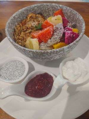 Granola bowl at ANNIE Sweetery & Eatery in Koh Samui