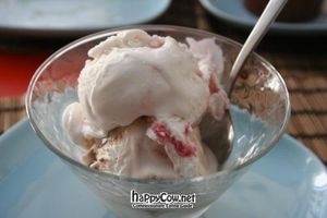 Mixed berry rice ice cream at Bake the Difference in Lisbon