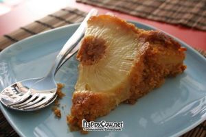 Piña upside-down cake at Bake the Difference in Lisbon