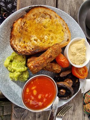 Full brekkie at The Lyme Bay Cafe and Bar in Lyme Regis
