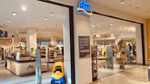 entry  at DM Drogerie Markt - Sülldorfer Kirchenweg in Hamburg
