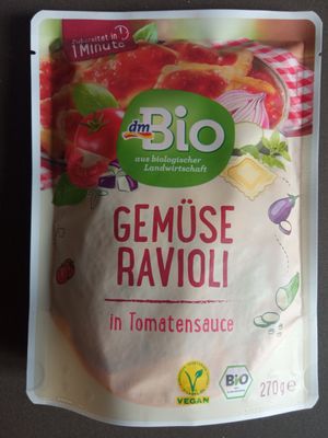 Ravioli con ripieno di verdure e sugo di pomodoro at DM Drogerie Markt in Peschiera Del Garda