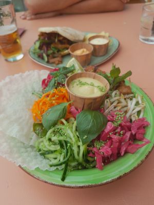 Springroll bowl and pita at Het Nieuwe Cafe in Rotterdam