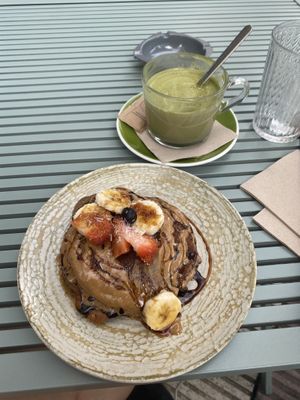 Vegan pancakes with peanut butter and Frusts  at ECO DEL MAR in Blanes