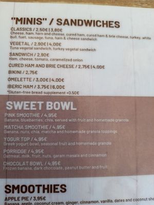 Sweet bowls and vegan pancakes at ECO DEL MAR in Blanes