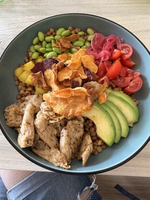 Personalized poke bowl with Heura  at ECO DEL MAR in Blanes