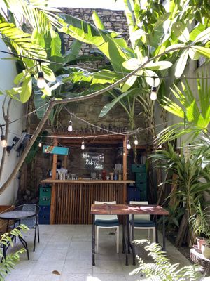 Back patio  at Mahalo Snack Shack in Panama City