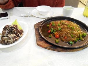 Glibbery noodles with green and red chillies at Caidie New Vegetarian Concept in Chengdu