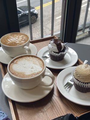 Caramel latte, cappuccino, chocopie and peanutbutter cupcakes  at Sunny Bread 써니브레드 - Huam in Seoul