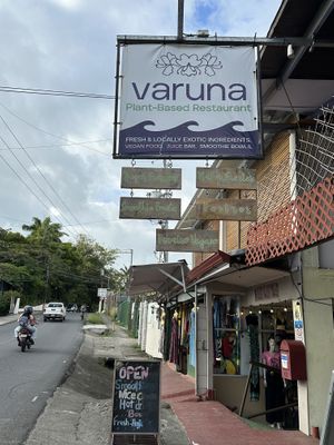  #Veganuary at Varuna Plant-Based Food & Juice Bar in Manuel Antonio