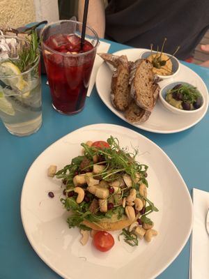 Tofu Focaccia und Brot mit Muhammara und Baba Ganoush  at Afro Cafe in Salzburg
