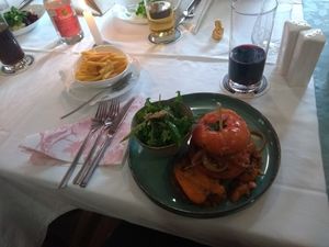 Tomatenbürger mit Pommes at Restaurant Rössle in Calw