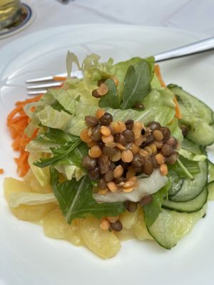 Salat, der zur Hauptspeise dazu gehört   at Restaurant Rössle in Calw