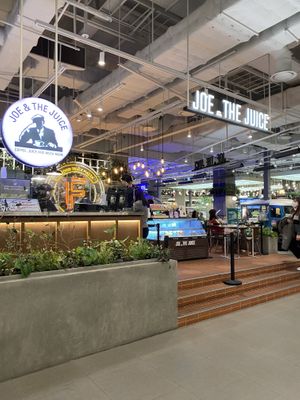 Easy to find on B1 of the Hyundai mall food court!  Right by the food trucks    at Joe & The Juice - Hyundai Seoul  in Seoul
