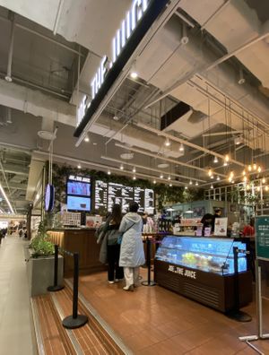 Has a seating area    at Joe & The Juice - Hyundai Seoul  in Seoul