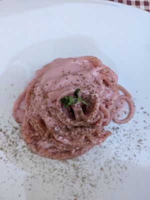 Spaghetti Cacio e Pepe (vegan cheese and pepper spaghetti) at Raparossa  in Pezze Di Greco