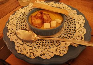 Starter 4/4: Crema di zucca e topinambur croccante (Cream of pumpkin and crispy Jerusalem artichoke) at Raparossa  in Pezze Di Greco