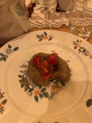 Fresh focaccia brought when we sat down, absolutely divine  at Raparossa  in Pezze Di Greco