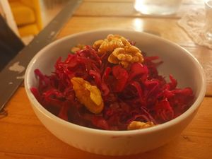 Cavolo viola fermentato con umeboschi e noci at Raparossa  in Pezze Di Greco