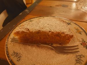 Torta di carote e mandorle at Raparossa  in Pezze Di Greco