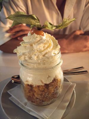 Karottenkuchen im Glas mit fruchtiger Zitronen note at Bellaverde in Mallorca