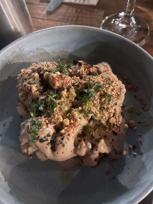 Coliflor con salsa tahini de ajo negro    at Bellaverde in Mallorca