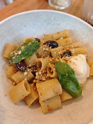 Nudeln mit Pesto und Oliven at Bellaverde in Mallorca