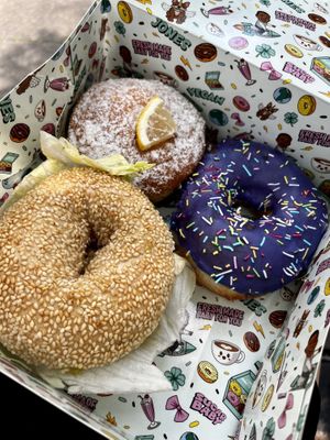 Breezy Cheesy, Summer Breeze und Butterfly Effect  at Jones Donuts in Stuttgart