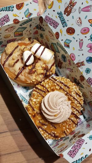 Magic Marshmellow & Maxi Prince at Jones Donuts in Stuttgart