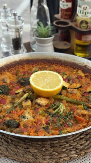 Vegan paella at Entonces in Marbella