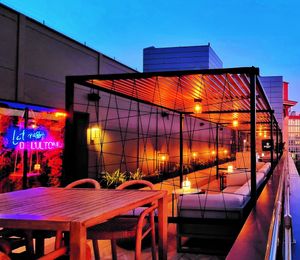 La terraza del Ultonia en el centro de Girona con vistas a la Catedral abierta todo el año a partir de las 17:30h y findes a partir de las 12:00h. Prueba sus cócteles de autor.  at La Terrassa de l'Ultonia in Girona