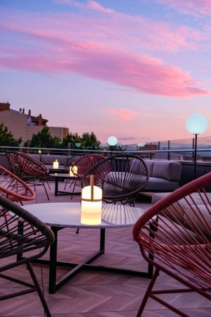 La terraza del Ultonia en el centro de Girona con vistas a la Catedral abierta todo el año a partir de las 17:30h y findes a partir de las 12:00h. Prueba sus cócteles de autor.  at La Terrassa de l'Ultonia in Girona