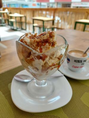 Gelado de Kamoka (250 $) & Garoto coffee (90 $) at Natura Coffee Shop in Praia